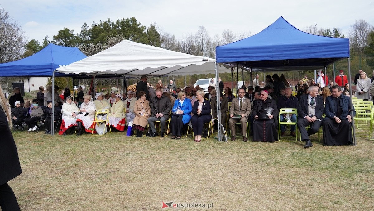 Uroczystość nadania imienia Leśników i Pszczelarzy SP w Dąbrówce [30.04.2026] - zdjęcie #60 - eOstroleka.pl