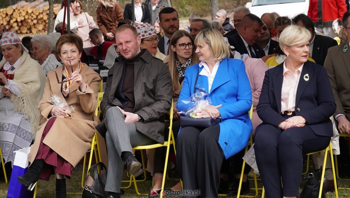 Uroczystość nadania imienia Leśników i Pszczelarzy SP w Dąbrówce [30.04.2026] - zdjęcie #59 - eOstroleka.pl