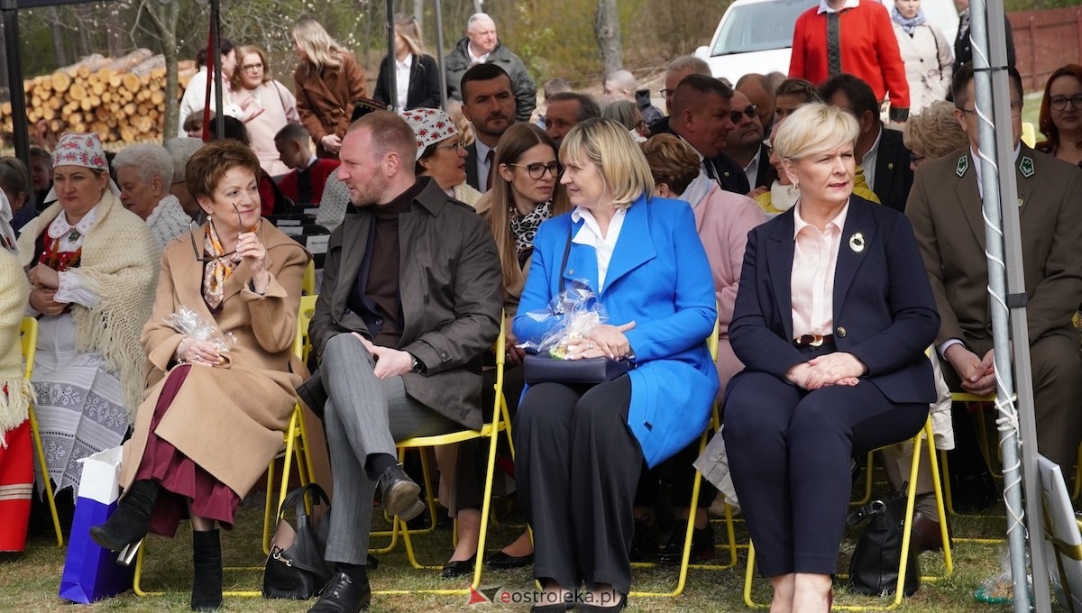 Uroczystość nadania imienia Leśników i Pszczelarzy SP w Dąbrówce [30.04.2026] - zdjęcie #58 - eOstroleka.pl