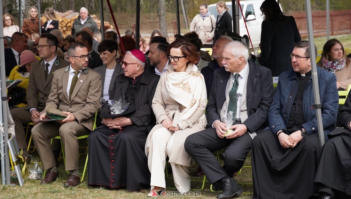Uroczystość nadania imienia Leśników i Pszczelarzy SP w Dąbrówce [30.04.2026] - zdjęcie #56 - eOstroleka.pl