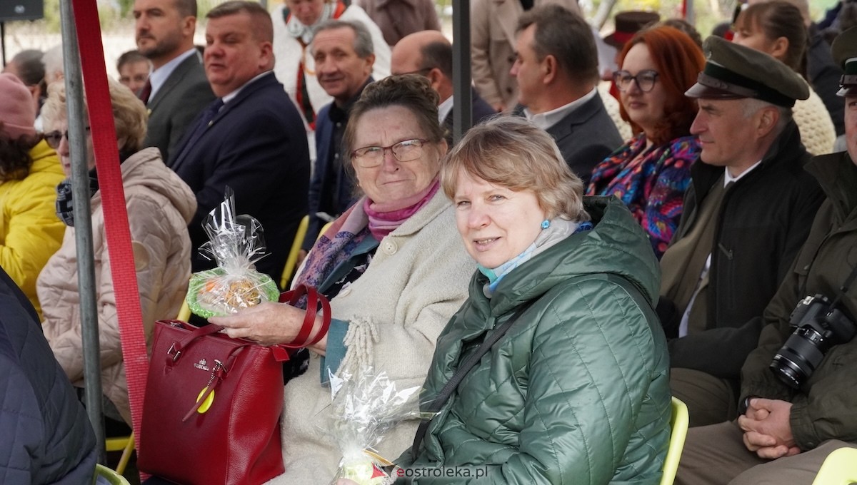 Uroczystość nadania imienia Leśników i Pszczelarzy SP w Dąbrówce [30.04.2026] - zdjęcie #54 - eOstroleka.pl