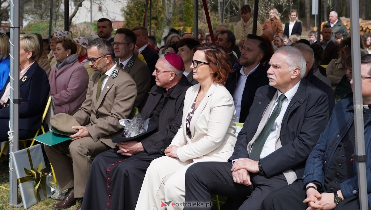 Uroczystość nadania imienia Leśników i Pszczelarzy SP w Dąbrówce [30.04.2026] - zdjęcie #45 - eOstroleka.pl