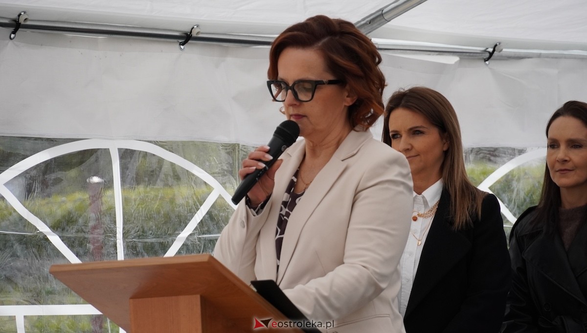 Uroczystość nadania imienia Leśników i Pszczelarzy SP w Dąbrówce [30.04.2026] - zdjęcie #41 - eOstroleka.pl