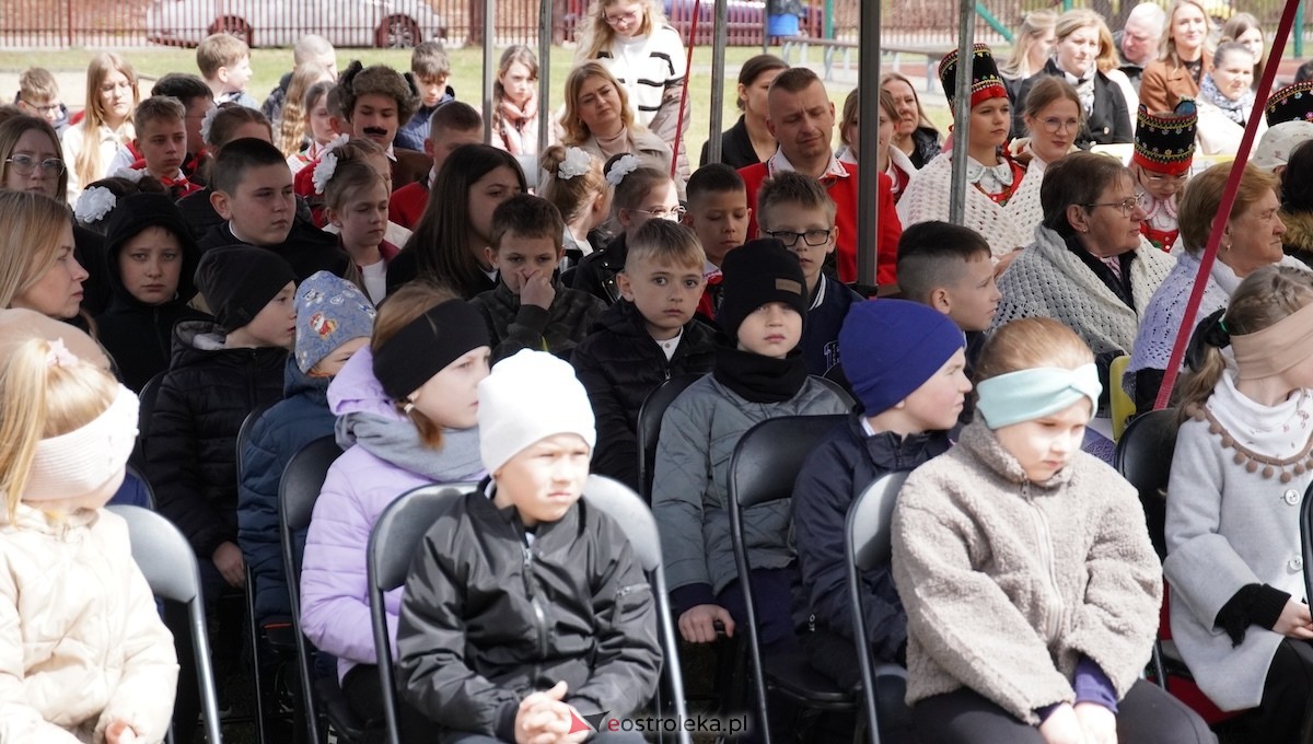 Uroczystość nadania imienia Leśników i Pszczelarzy SP w Dąbrówce [30.04.2026] - zdjęcie #40 - eOstroleka.pl