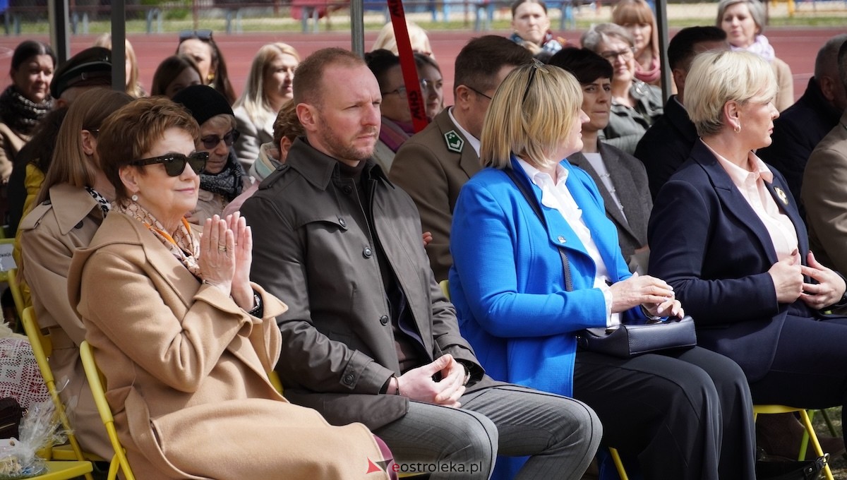 Uroczystość nadania imienia Leśników i Pszczelarzy SP w Dąbrówce [30.04.2026] - zdjęcie #39 - eOstroleka.pl
