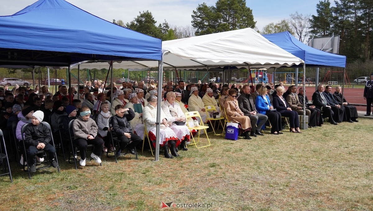 Uroczystość nadania imienia Leśników i Pszczelarzy SP w Dąbrówce [30.04.2026] - zdjęcie #38 - eOstroleka.pl