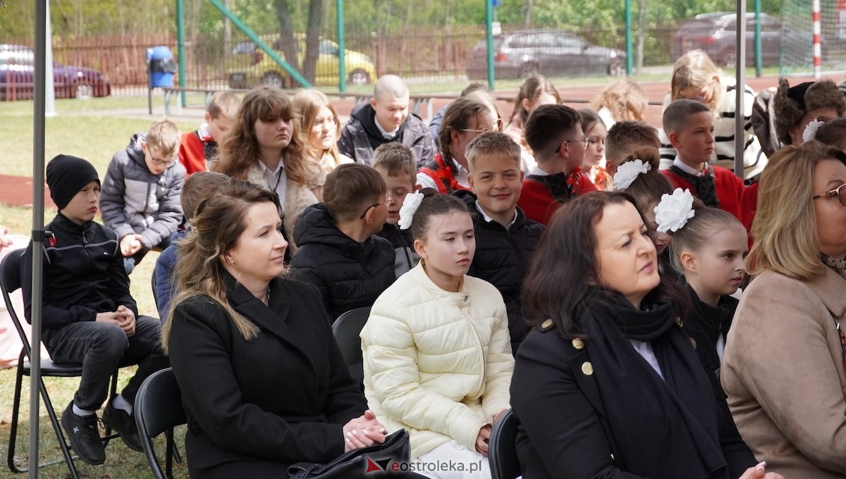 Uroczystość nadania imienia Leśników i Pszczelarzy SP w Dąbrówce [30.04.2026] - zdjęcie #37 - eOstroleka.pl