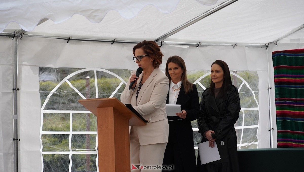 Uroczystość nadania imienia Leśników i Pszczelarzy SP w Dąbrówce [30.04.2026] - zdjęcie #36 - eOstroleka.pl