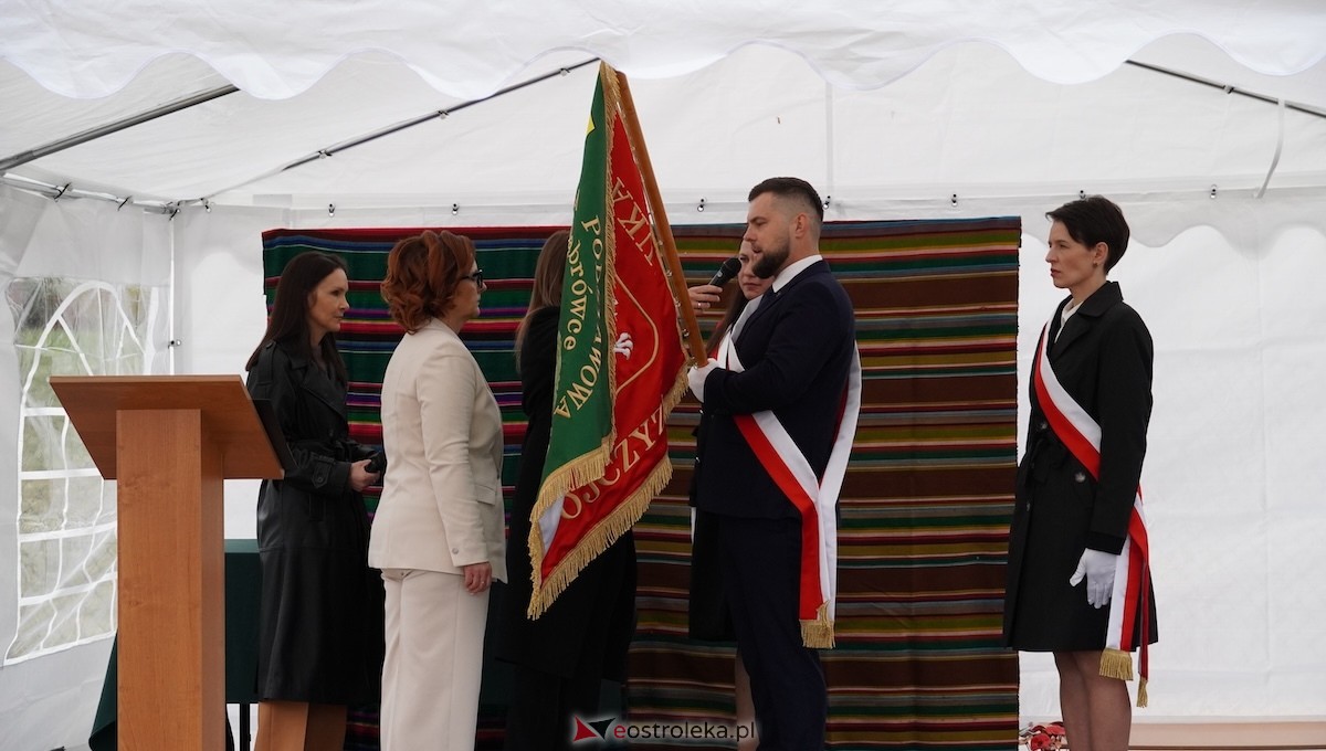 Uroczystość nadania imienia Leśników i Pszczelarzy SP w Dąbrówce [30.04.2026] - zdjęcie #30 - eOstroleka.pl