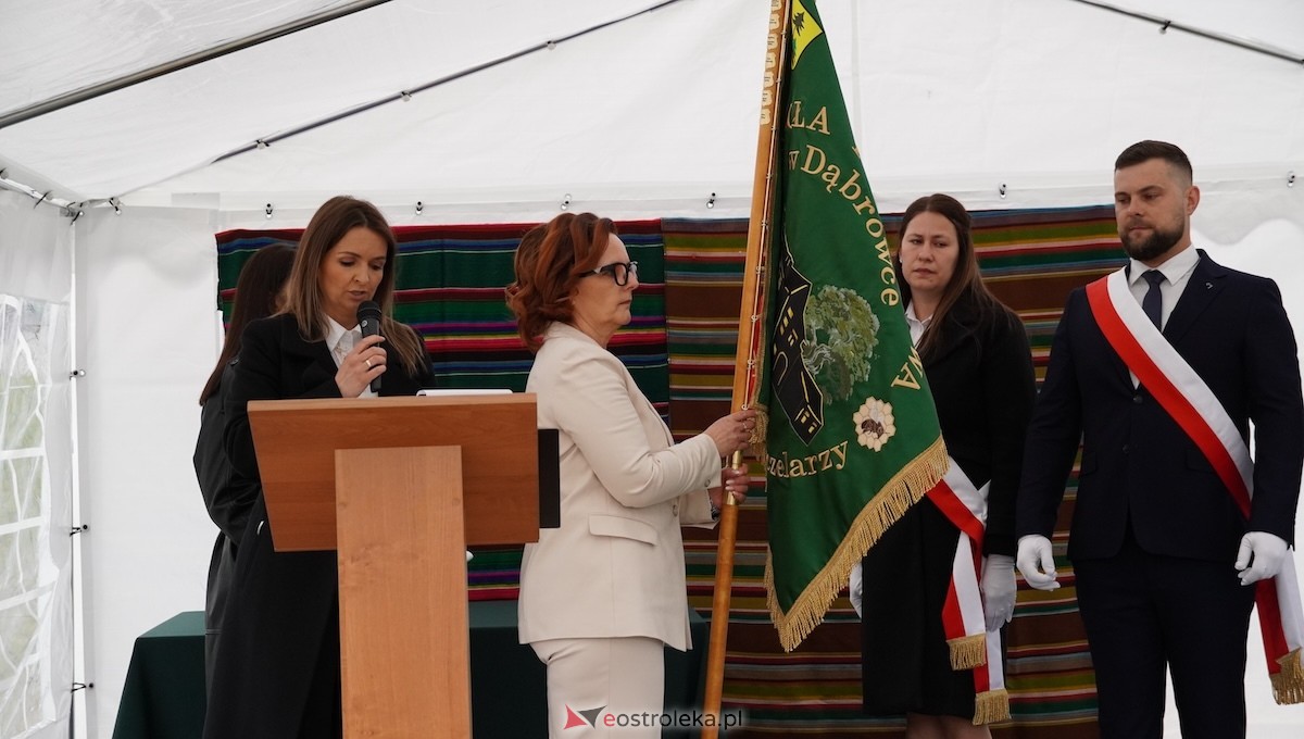 Uroczystość nadania imienia Leśników i Pszczelarzy SP w Dąbrówce [30.04.2026] - zdjęcie #27 - eOstroleka.pl