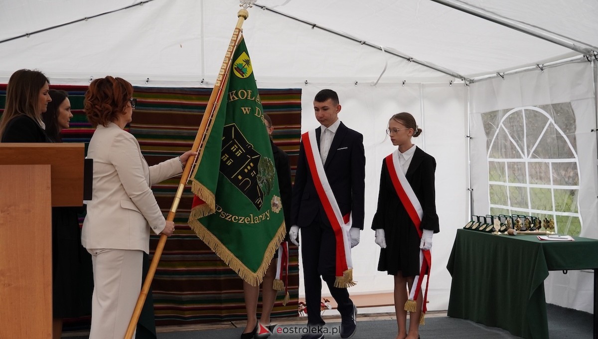 Uroczystość nadania imienia Leśników i Pszczelarzy SP w Dąbrówce [30.04.2026] - zdjęcie #26 - eOstroleka.pl