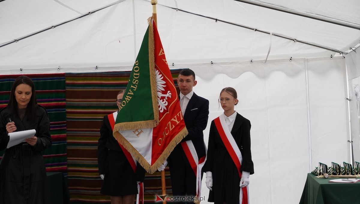 Uroczystość nadania imienia Leśników i Pszczelarzy SP w Dąbrówce [30.04.2026] - zdjęcie #25 - eOstroleka.pl