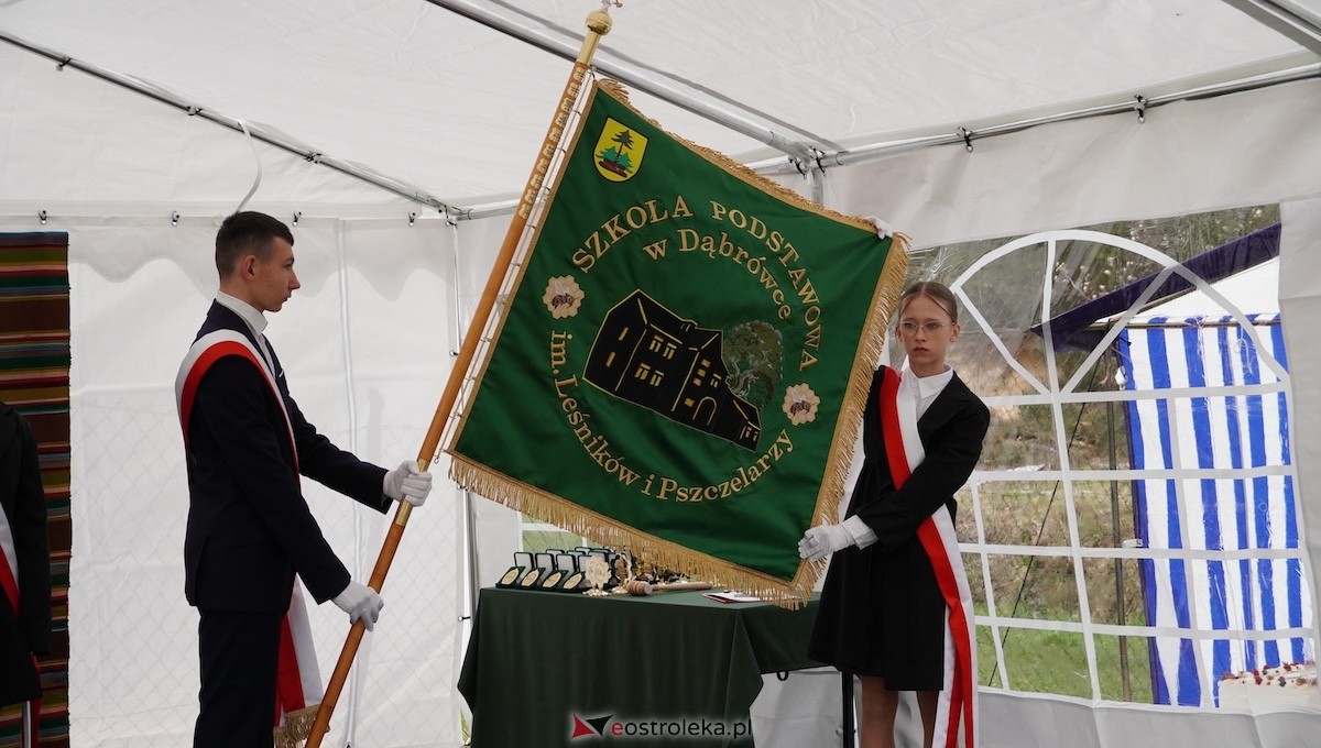Uroczystość nadania imienia Leśników i Pszczelarzy SP w Dąbrówce [30.04.2026] - zdjęcie #23 - eOstroleka.pl