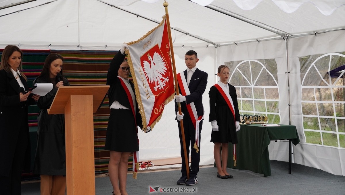 Uroczystość nadania imienia Leśników i Pszczelarzy SP w Dąbrówce [30.04.2026] - zdjęcie #21 - eOstroleka.pl