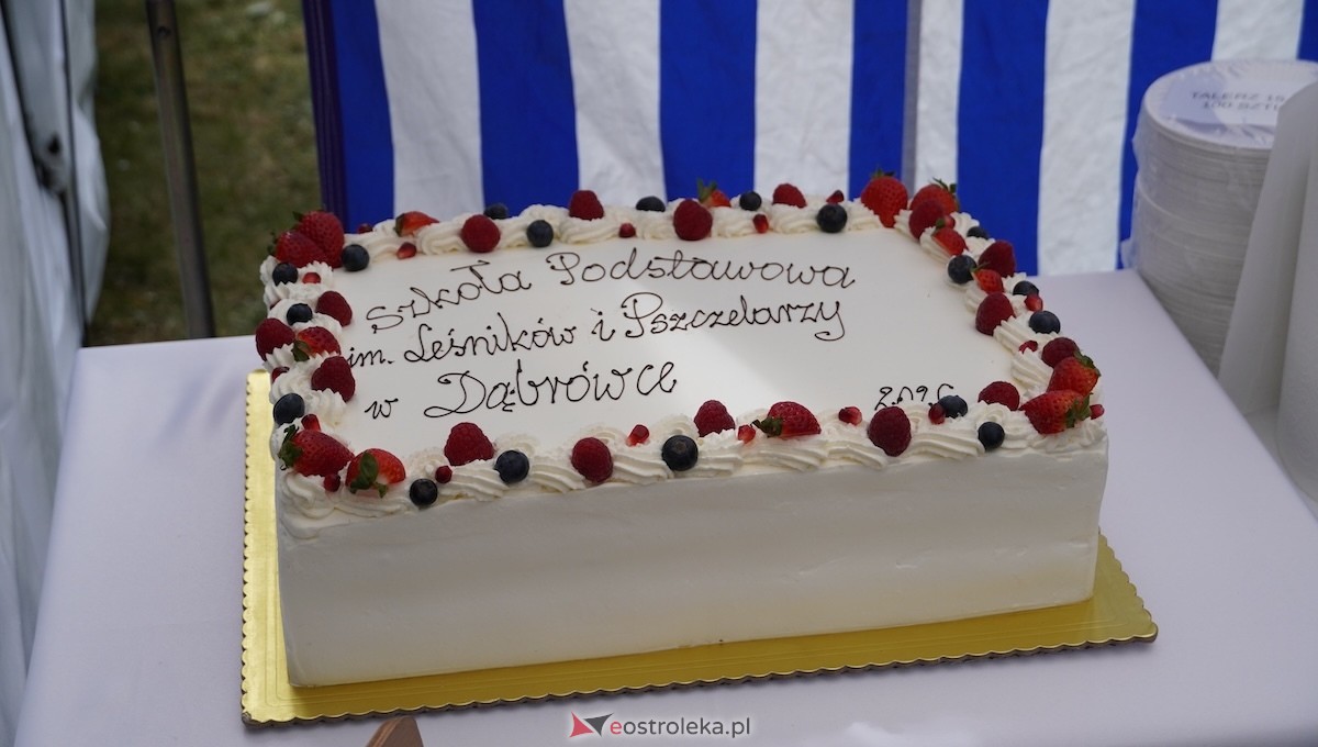 Uroczystość nadania imienia Leśników i Pszczelarzy SP w Dąbrówce [30.04.2026] - zdjęcie #20 - eOstroleka.pl