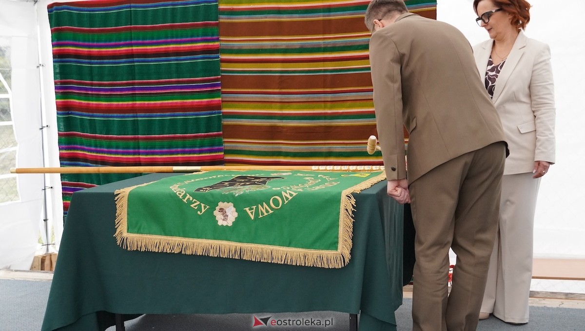 Uroczystość nadania imienia Leśników i Pszczelarzy SP w Dąbrówce [30.04.2026] - zdjęcie #19 - eOstroleka.pl