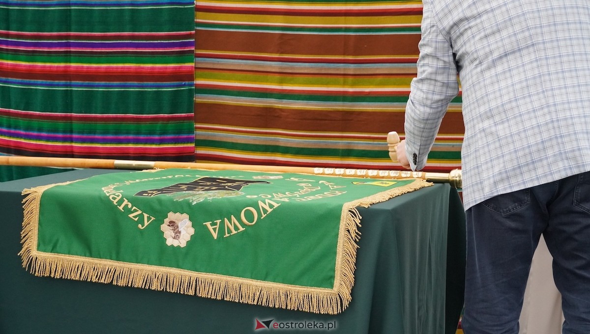 Uroczystość nadania imienia Leśników i Pszczelarzy SP w Dąbrówce [30.04.2026] - zdjęcie #18 - eOstroleka.pl