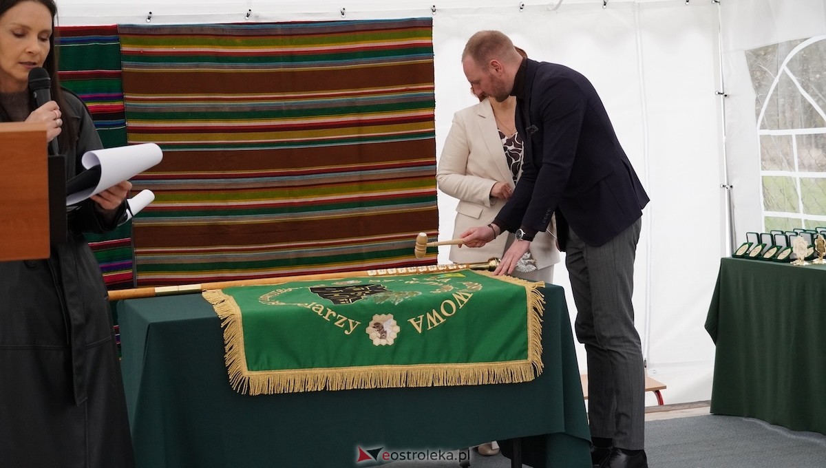 Uroczystość nadania imienia Leśników i Pszczelarzy SP w Dąbrówce [30.04.2026] - zdjęcie #17 - eOstroleka.pl