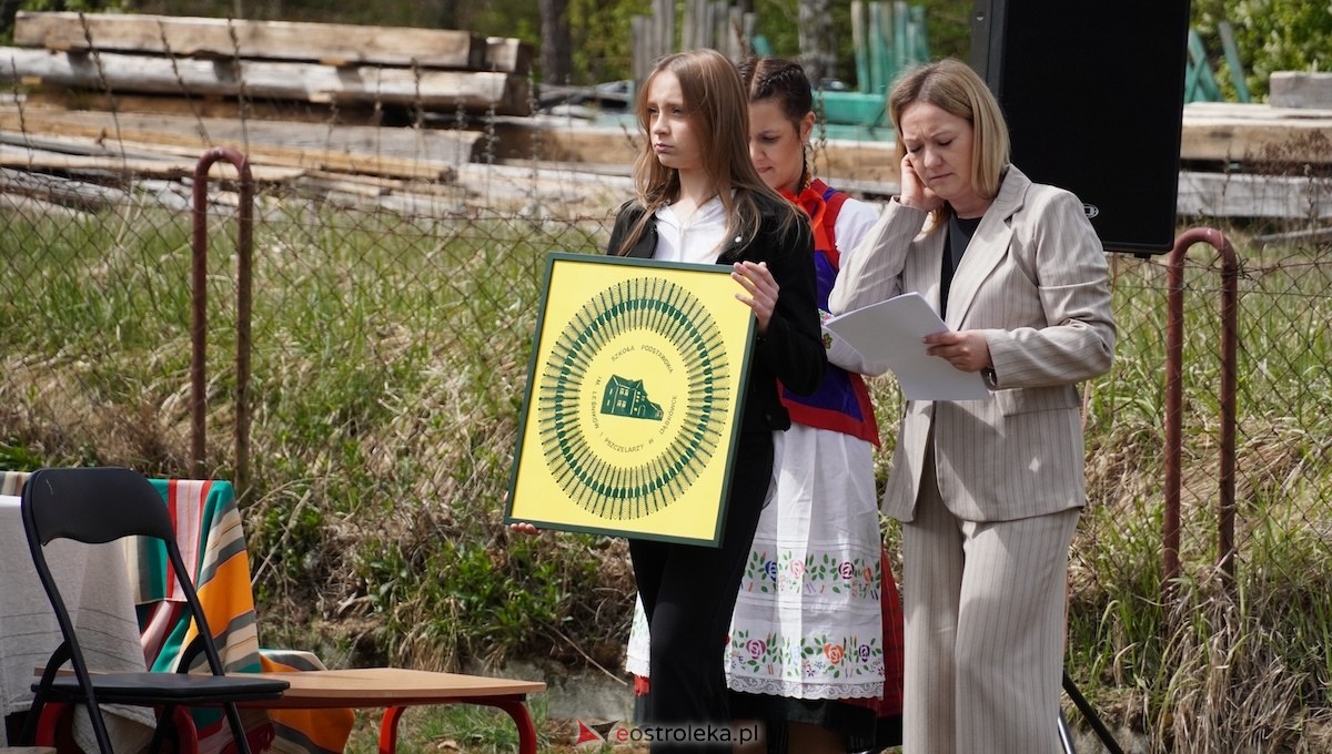 Uroczystość nadania imienia Leśników i Pszczelarzy SP w Dąbrówce [30.04.2026] - zdjęcie #15 - eOstroleka.pl