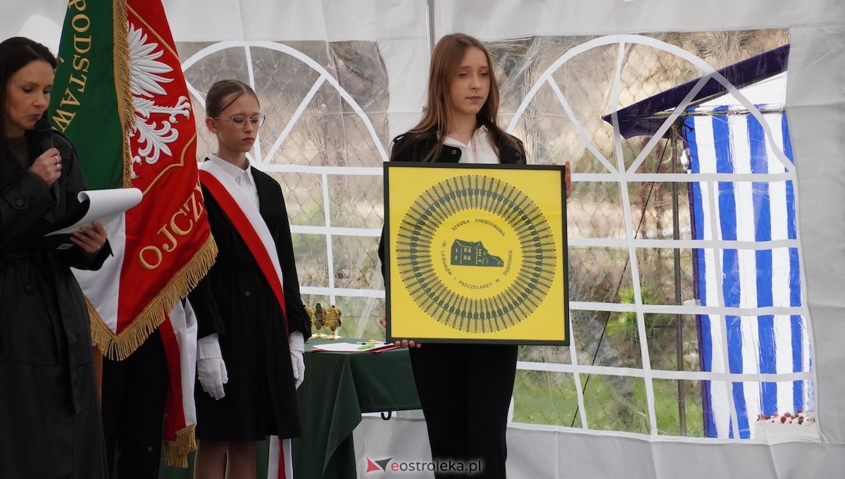 Uroczystość nadania imienia Leśników i Pszczelarzy SP w Dąbrówce [30.04.2026] - zdjęcie #14 - eOstroleka.pl