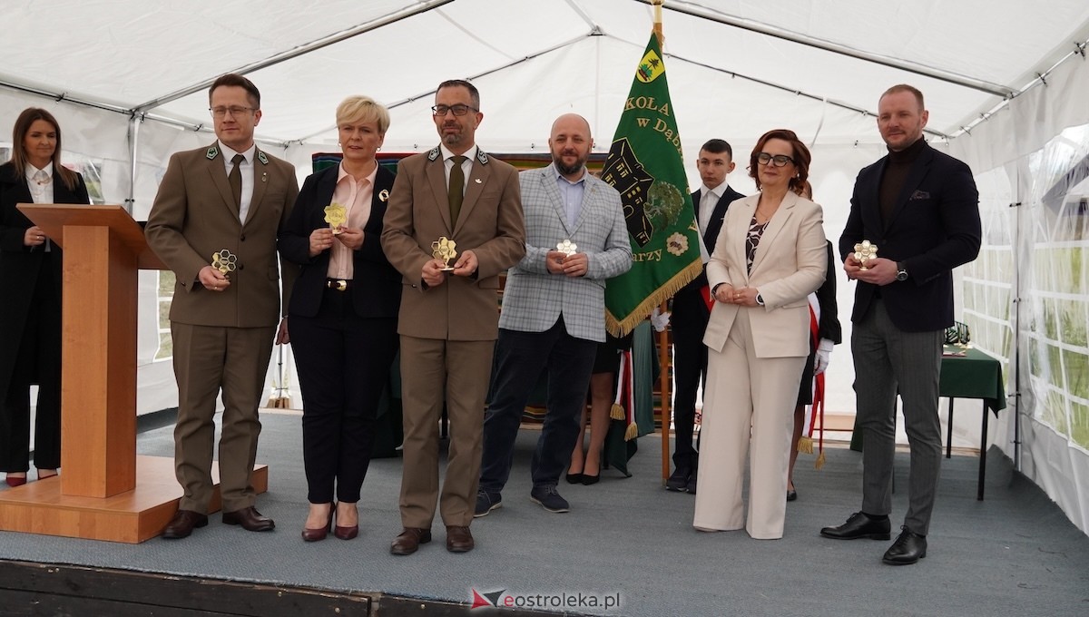 Uroczystość nadania imienia Leśników i Pszczelarzy SP w Dąbrówce [30.04.2026] - zdjęcie #6 - eOstroleka.pl