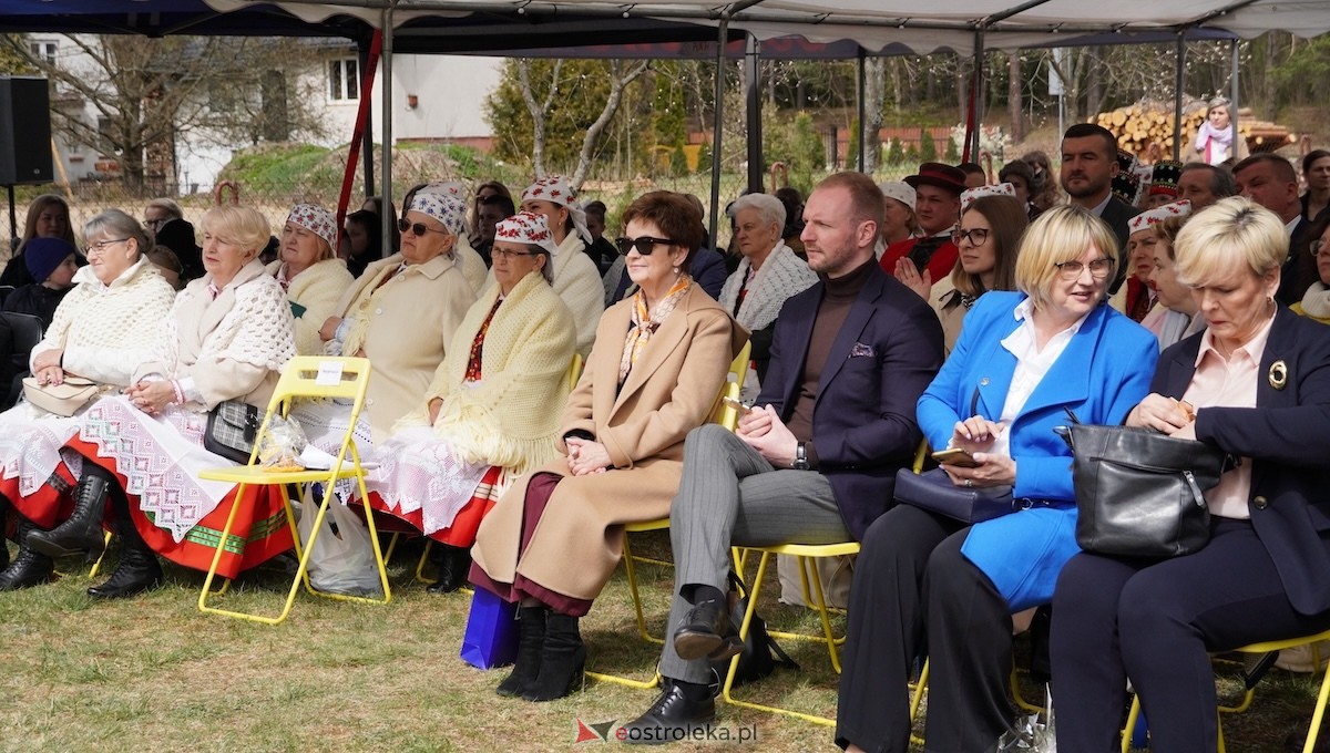 Uroczystość nadania imienia Leśników i Pszczelarzy SP w Dąbrówce [30.04.2026] - zdjęcie #5 - eOstroleka.pl