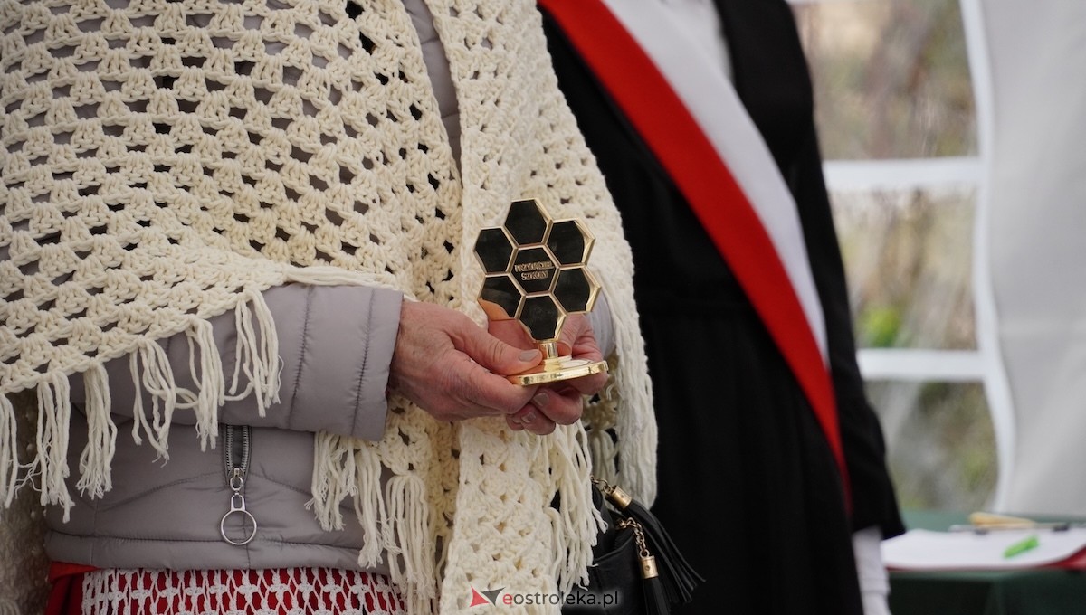 Uroczystość nadania imienia Leśników i Pszczelarzy SP w Dąbrówce [30.04.2026] - zdjęcie #2 - eOstroleka.pl