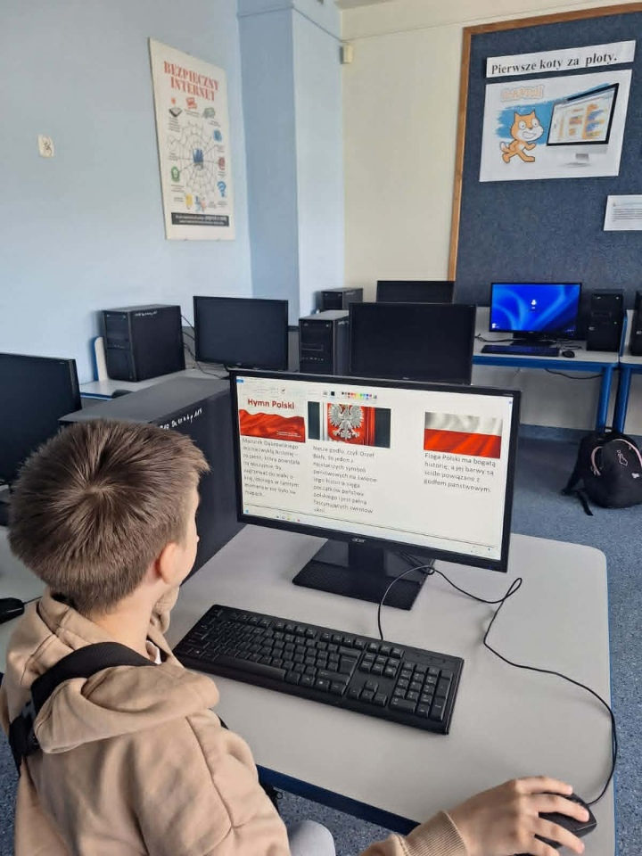 Lekcja patriotyzmu w SP 10 w Ostrołęce [30.04.2026] - zdjęcie #8 - eOstroleka.pl