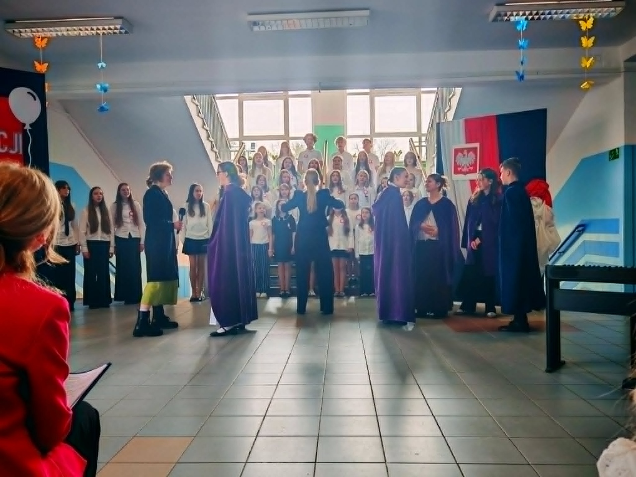 Uroczysty apel z okazji 3 maja w SP 10 [30.04.2026] - zdjęcie #18 - eOstroleka.pl