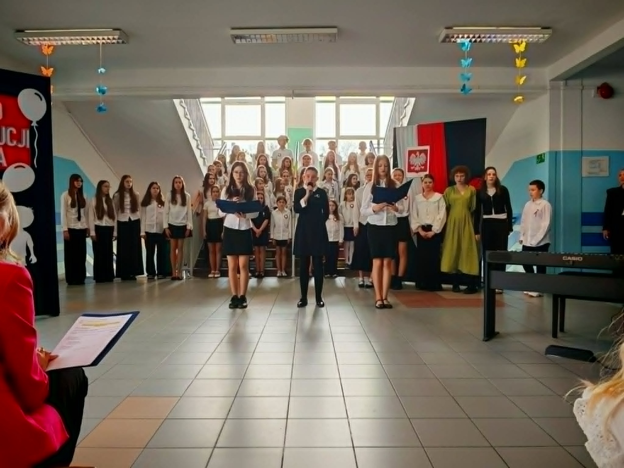 Uroczysty apel z okazji 3 maja w SP 10 [30.04.2026] - zdjęcie #11 - eOstroleka.pl
