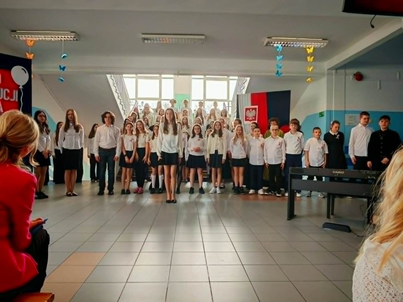 Uroczysty apel z okazji 3 maja w SP 10 [30.04.2026] - zdjęcie #1 - eOstroleka.pl