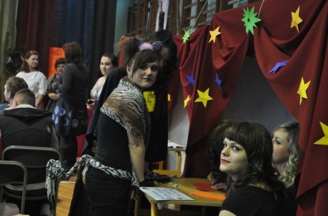 Andrzejki w ZSZ 2: Uczniowie sprawdzali swoją przyszłość  - zdjęcie #41 - eOstroleka.pl