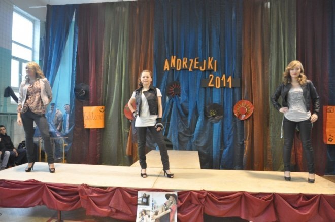 Andrzejki w ZSZ 2: Uczniowie sprawdzali swoją przyszłość  - zdjęcie #16 - eOstroleka.pl