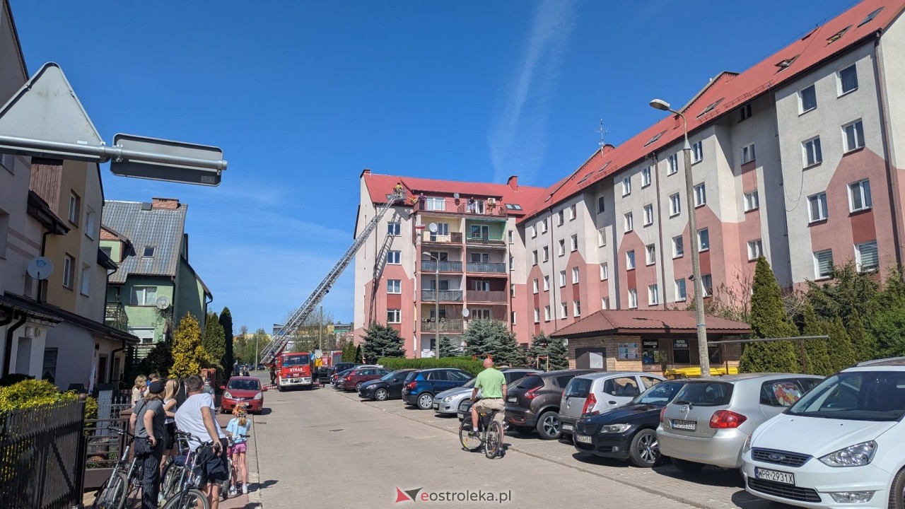Dramatyczne odkrycie w ostrołęckim bloku [3.05.2026] - zdjęcie #20 - eOstroleka.pl
