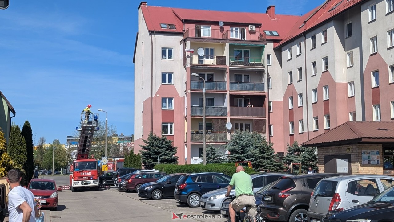 Dramatyczne odkrycie w ostrołęckim bloku [3.05.2026] - zdjęcie #5 - eOstroleka.pl