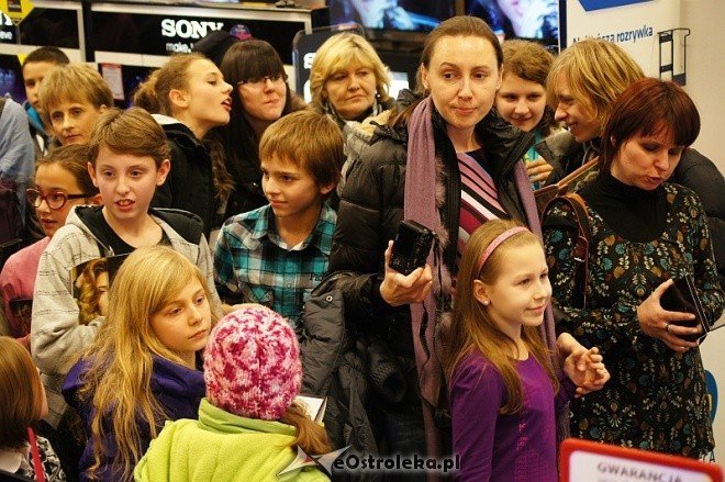 Media Expert: Doda podpisywala płyty w Ostrołęce [30.XI.2011] - zdjęcie #30 - eOstroleka.pl