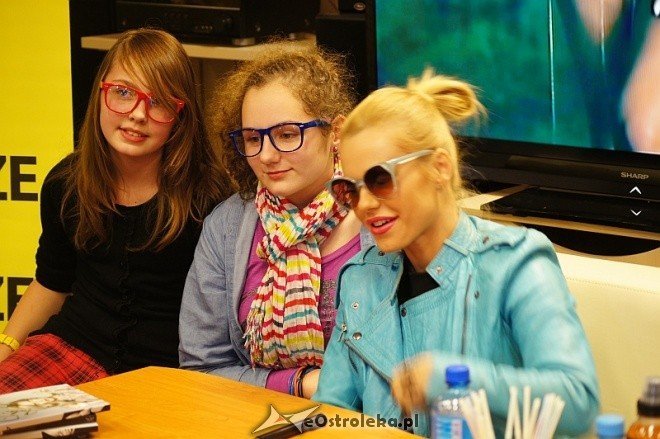 Media Expert: Doda podpisywala płyty w Ostrołęce [30.XI.2011] - zdjęcie #5 - eOstroleka.pl