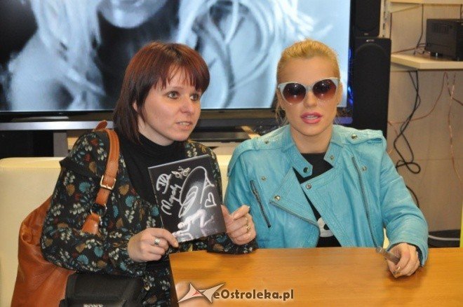Media Expert: Doda podpisywala płyty w Ostrołęce [30.XI.2011] - zdjęcie #12 - eOstroleka.pl