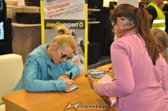 Media Expert: Doda podpisywala płyty w Ostrołęce [30.XI.2011] - zdjęcie #17 - eOstroleka.pl