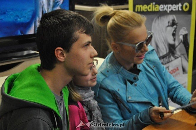 Media Expert: Doda podpisywala płyty w Ostrołęce [30.XI.2011] - zdjęcie #21 - eOstroleka.pl