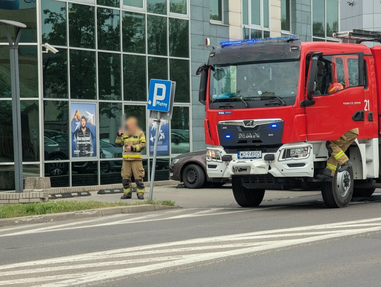 Akcja strażacka przy Inwalidów Wojennych w Ostrołęce [06.05.2026] - zdjęcie #4 - eOstroleka.pl