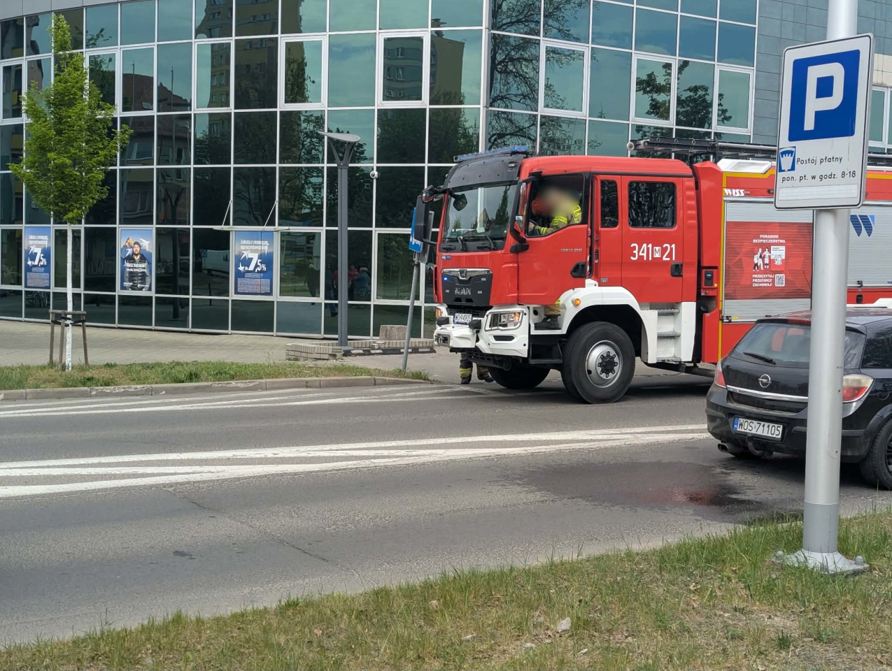 Akcja strażacka przy Inwalidów Wojennych w Ostrołęce [06.05.2026] - zdjęcie #3 - eOstroleka.pl