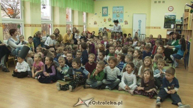 Górnicy odwiedzili Przedszkole Miejskie nr 17 [30.11.2011] - zdjęcie #21 - eOstroleka.pl
