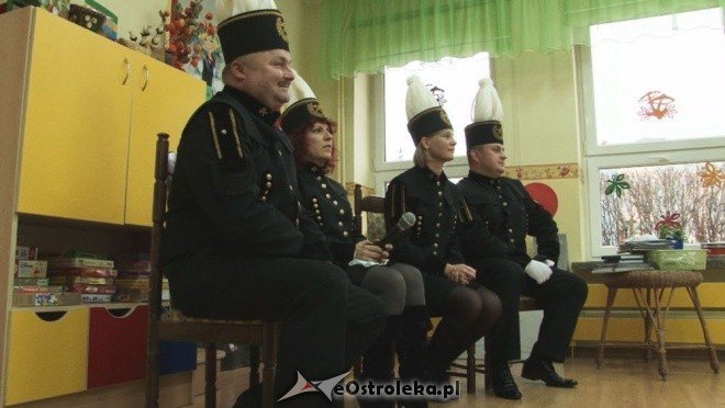Górnicy odwiedzili Przedszkole Miejskie nr 17 [30.11.2011] - zdjęcie #19 - eOstroleka.pl