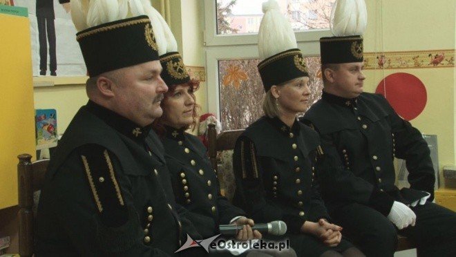 Górnicy odwiedzili Przedszkole Miejskie nr 17 [30.11.2011] - zdjęcie #14 - eOstroleka.pl