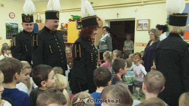 Górnicy odwiedzili Przedszkole Miejskie nr 17 [30.11.2011] - zdjęcie #7 - eOstroleka.pl