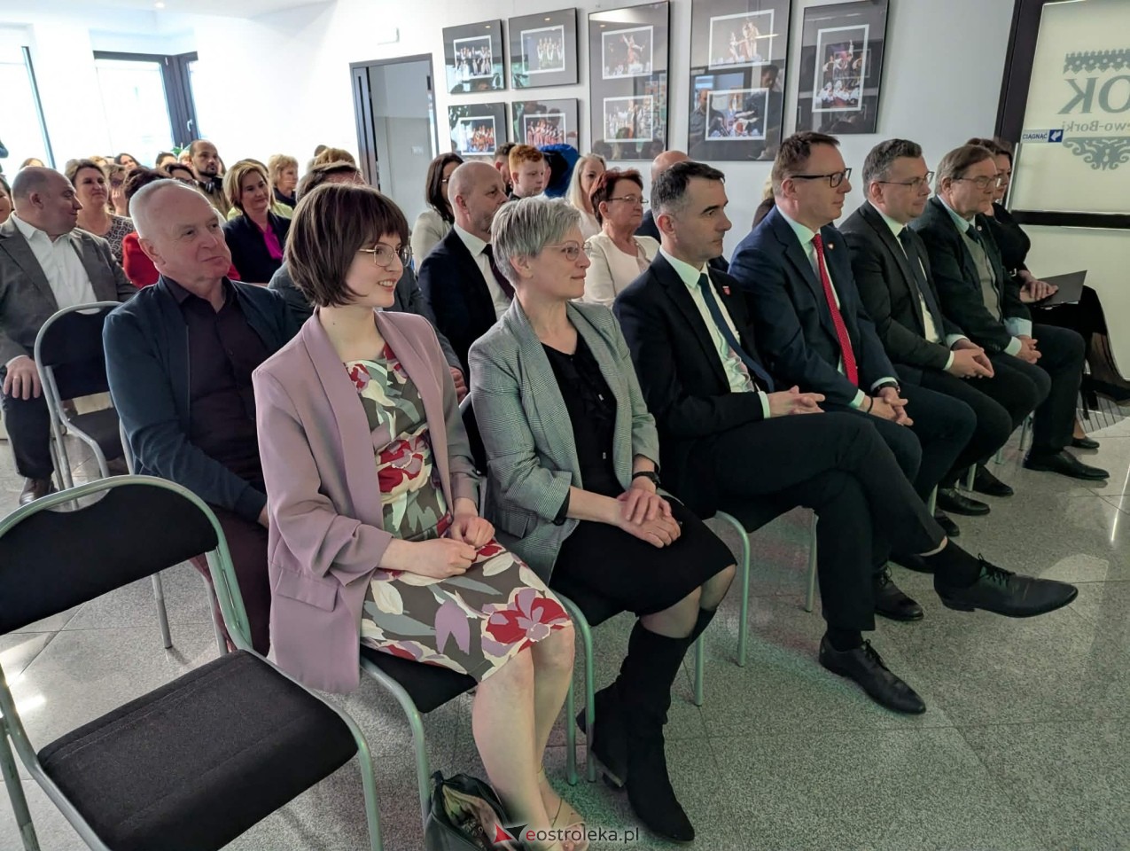 Wernisaż wystawy Mazowsze w obiektywie Natalii Niedźwiedzkiej [08.05.2026] - zdjęcie #53 - eOstroleka.pl