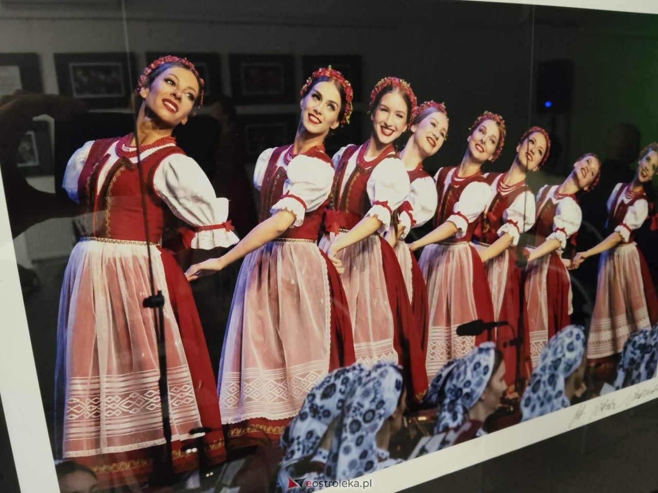 Wernisaż wystawy Mazowsze w obiektywie Natalii Niedźwiedzkiej [08.05.2026] - zdjęcie #49 - eOstroleka.pl