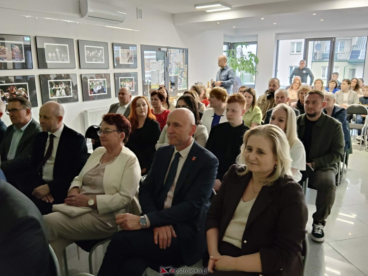 Wernisaż wystawy Mazowsze w obiektywie Natalii Niedźwiedzkiej [08.05.2026] - zdjęcie #45 - eOstroleka.pl
