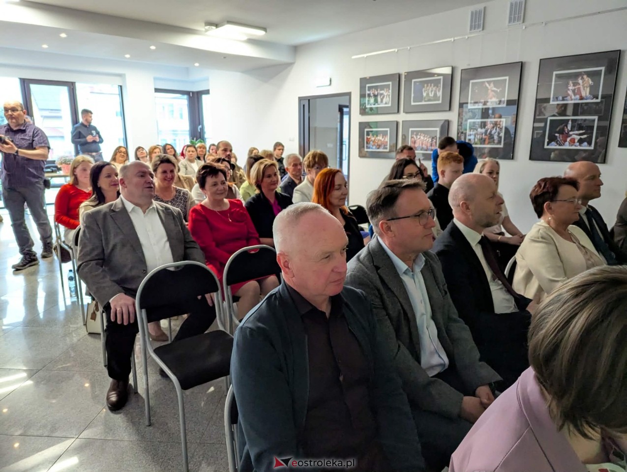 Wernisaż wystawy Mazowsze w obiektywie Natalii Niedźwiedzkiej [08.05.2026] - zdjęcie #39 - eOstroleka.pl